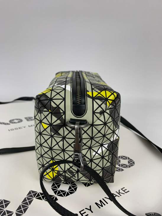Picture of Issey Miyake Handbags _SKUfw88562212fw